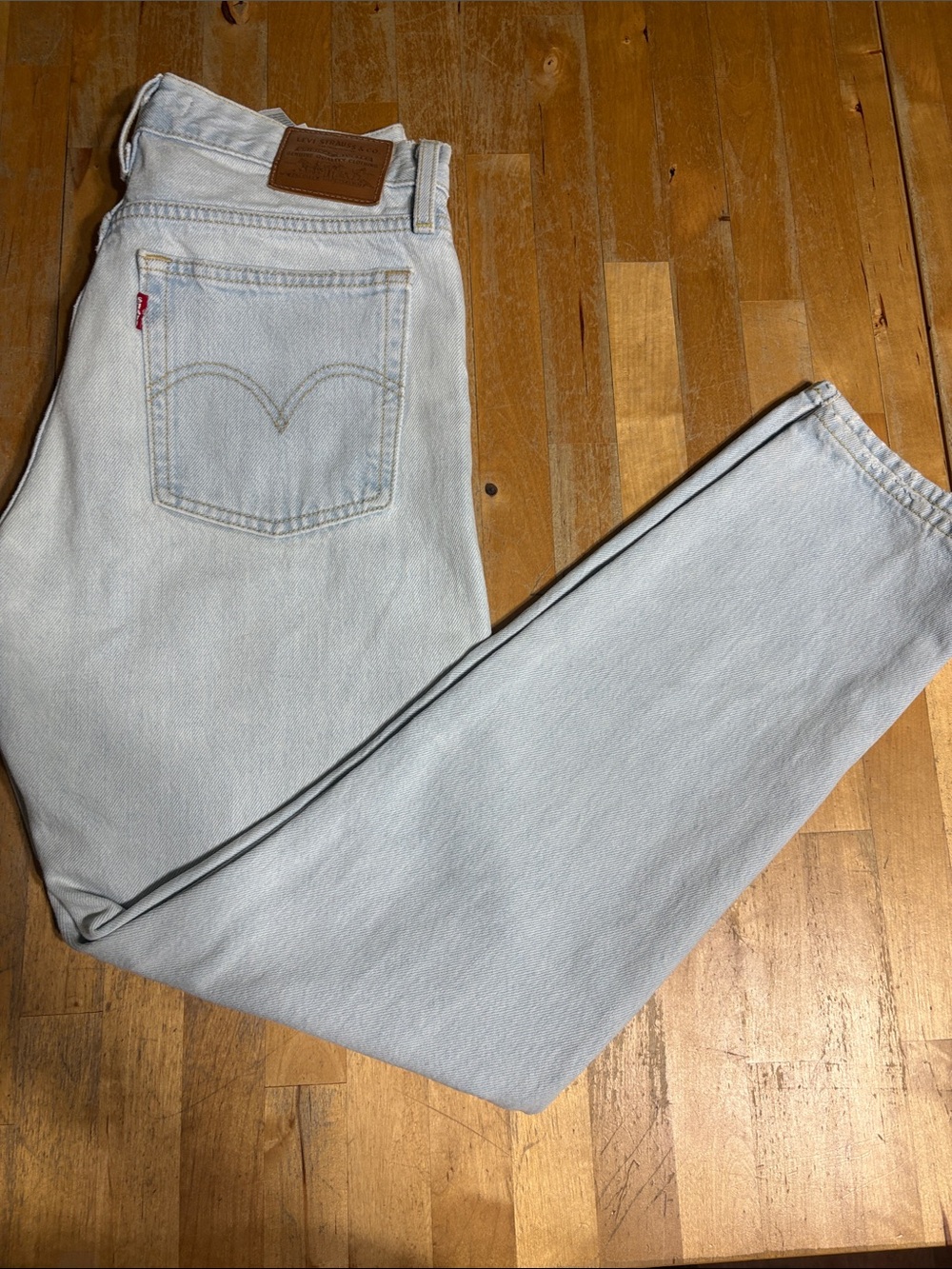 Levi's Lightwash wedgie jeans